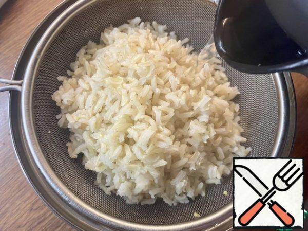 By this time the rice was cooked.
Toss on a sieve and rinse with boiled water.