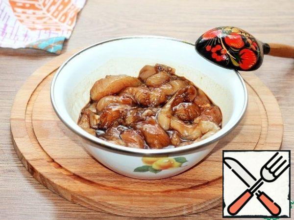 Cover the bowl with chicken wrap, and leave to marinate for 1 hour on the table or put it in the refrigerator overnight.