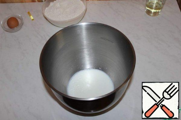 Add salt, sugar and vanilla to the warm milk.