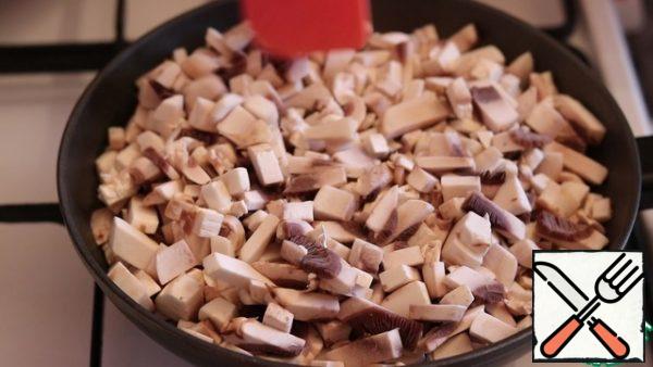 Also, fry the mushrooms in a pan until tender. Do not cover the pan while cooking, so that all the liquid will evaporate.