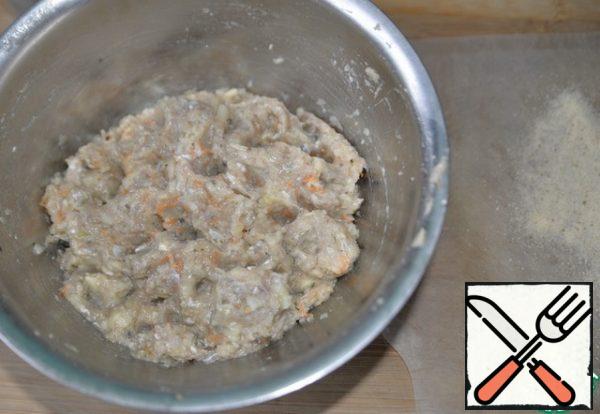 Mix the minced meat well.