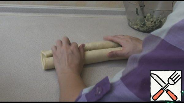 Roll the dough into a roll from one side to the middle and from the other side similarly.