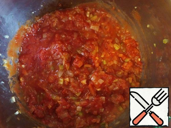 Add the peeled and chopped tomatoes and cook for 3 minutes.
