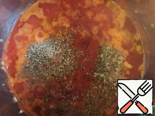 Add the chicken stock, all the spices, Worcestershire sauce, tomato sauce, salt and mix.