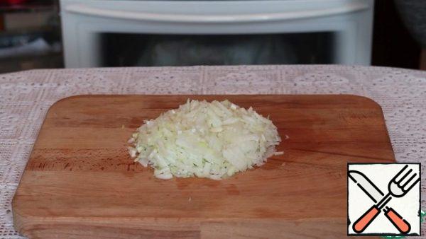Peel and finely chop the onion.