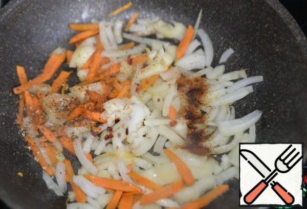 Vegetables: onions, carrots, bell peppers are cleaned and cut into thin strips.