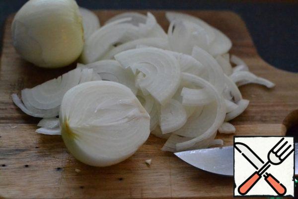 Onion cut into rings, if the onion is very large-half rings.