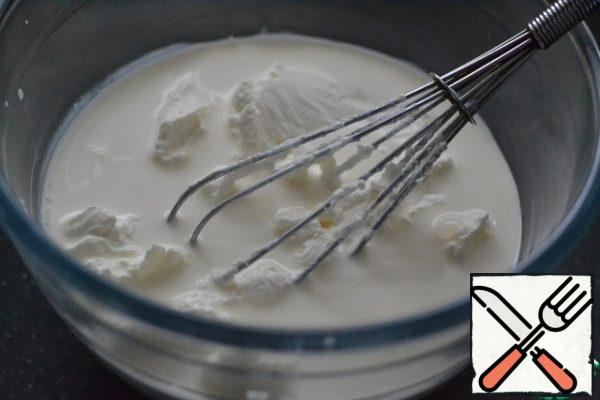 In a separate bowl, mix the sour cream, cream and egg.
Add salt and pepper to taste.