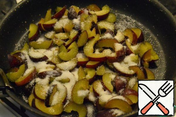 Cut the plums into slices and add sugar. Caramelize the plums in a pan.