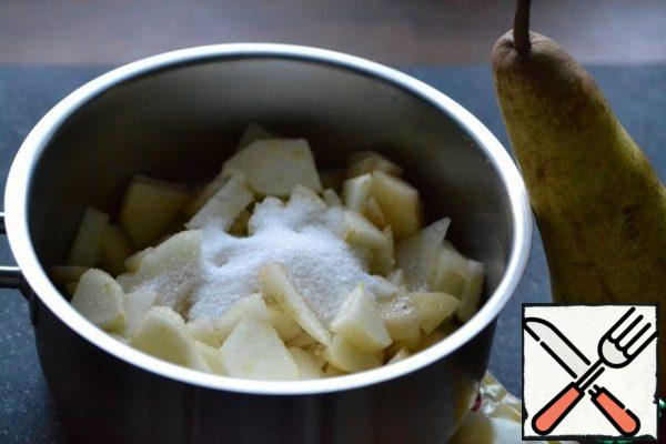 2 ripe, soft pears cut into pieces, cover with vanilla sugar. Bring to a boil and cook for 2-3 minutes.