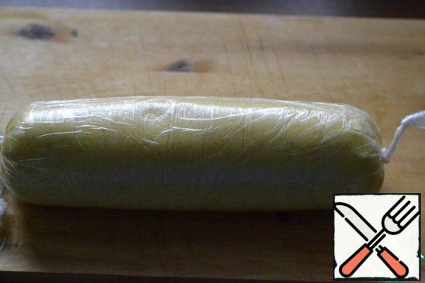 Roll the roll several times on the cutting Board.