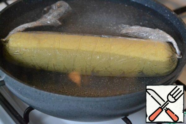 Boil the roll in a large amount of boiling water. Approximately 20 minutes.