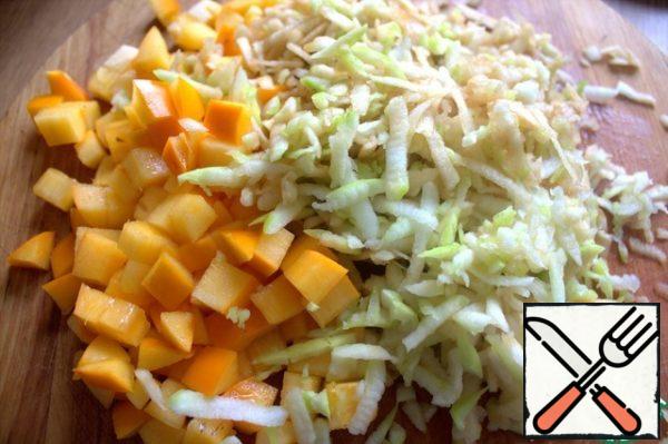 I diced the persimmon, grated the Apple, and sprinkled it with lemon juice.