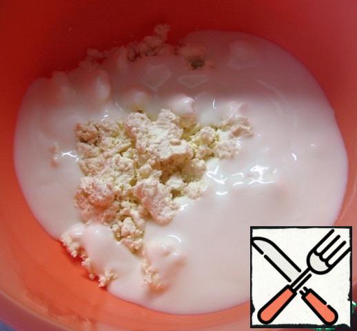 For the dough: combine cottage cheese and kefir in a bowl. Stir.
