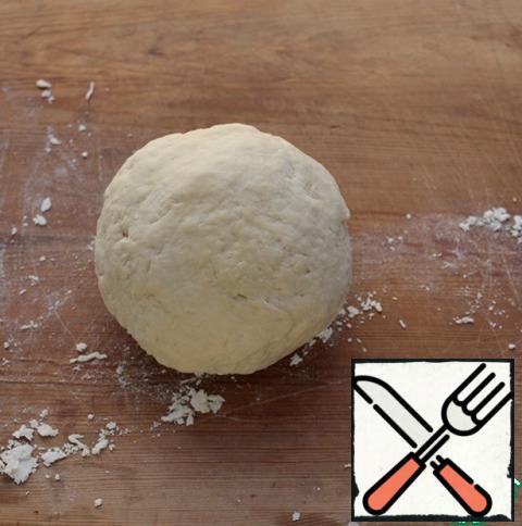 The dough turns out to be tight, it needs to be thoroughly kneaded for 10 minutes and set aside to rest for 30-40 minutes, so that it is infused and becomes more elastic.