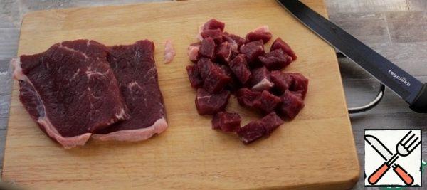Meat is also cut into small pieces.