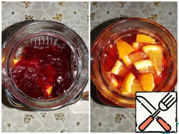 Add the cranberry puree and pour in the hot boiled water. Stir.