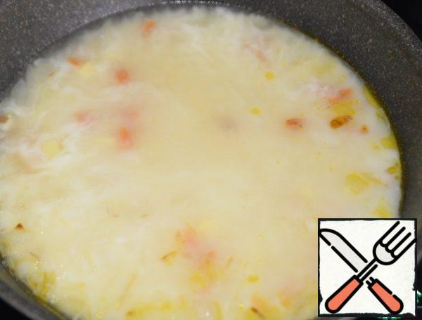 Pour the milk, bring to a boil and cook the vegetables and potatoes in the milk until tender over medium heat.