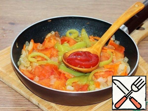 For taste and color, put tomato paste in the passer, fry it with vegetables.