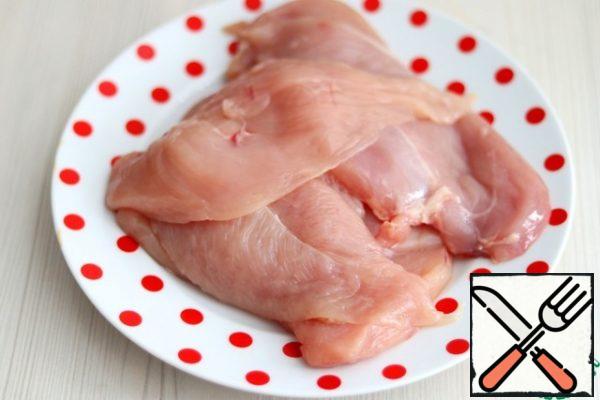Chicken fillet (3 PCs.) cut lengthwise in two parts. You will get 6 schnitzels in total