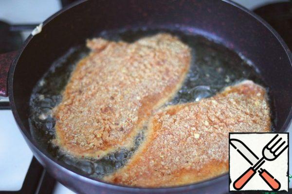 Fry the schnitzels on both sides until browned.