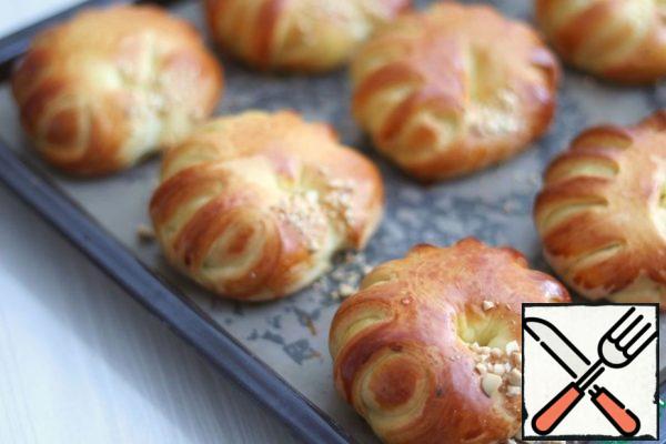 Bake the buns until Golden brown.