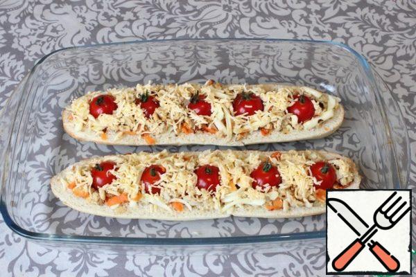 Top with hard cheese, grated on a fine grater. I put the baguette halves in a fireproof form. I put them to bake in a preheated 180 degree oven for 10 minutes.