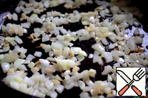 Do not fry the onion too much, just gild it slightly.