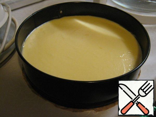 At the end of time, we get our cheesecake. Visually, there should be no special changes. It just has to "grab". Cool the product at room temperature.