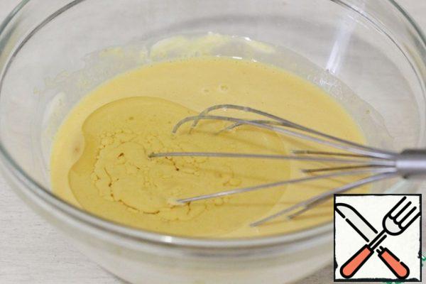 Pour it into a bowl.
Mix everything again until smooth.