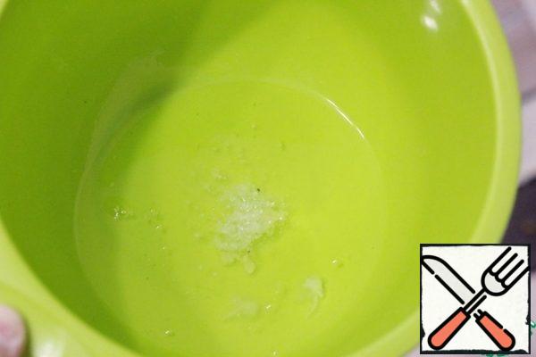 Pour the egg whites into a bowl and add a pinch of salt.