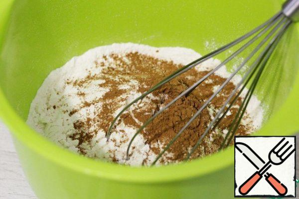 Sift the flour with baking soda and baking powder into a bowl, add the cinnamon and grated nutmeg, and mix well with a whisk.