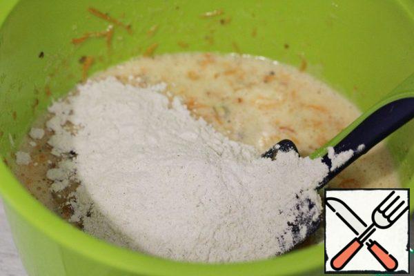 In a number of techniques to introduce the flour mixture, stirring with a spatula.