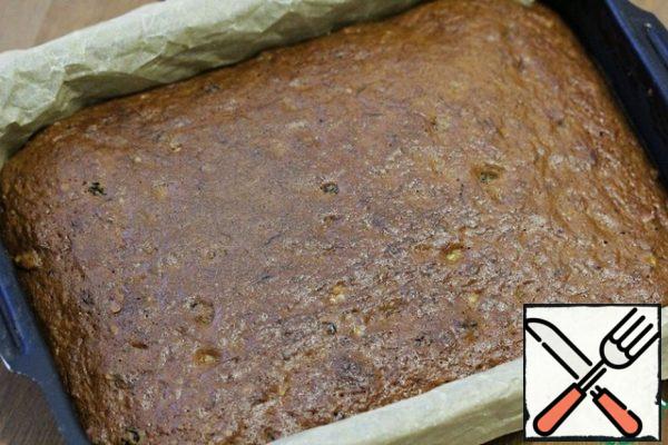 Allow the finished cake to cool slightly in the mold, then transfer to the grill and cool completely.
