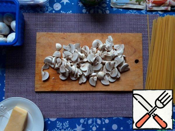 Chop the mushrooms, add to the pan, and mix.