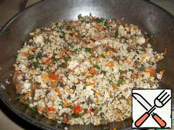 Turn for finely chopped herbs and tomatoes, also finely chopped. Just 5 minutes of frying, add the finished rice. I have crushed rice, it is very popular with children. But cooking it is not so easy, you need skill to make the rice crumbly, and not porridge. You can take any of your favorite rice. The amount of rice was not specifically measured, but from the described amount of ingredients, it should be enough for about 5 servings. Add a mixture of aromatic herbs to taste, I have coriander, dill, ground anise.