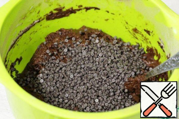 At the end of mixing, add the chocolate drops.