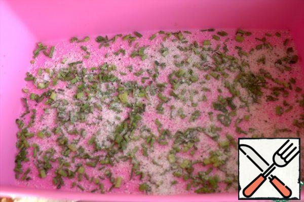 Pour some of the mixture into the bottom of the box. I have put the stems of the dill.