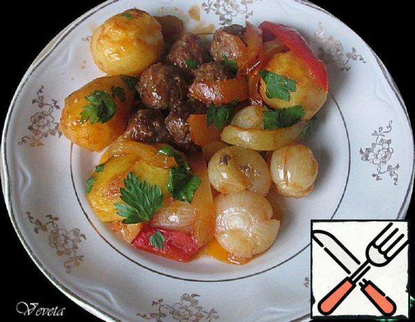 Meatballs with Potatoes and Onions Recipe