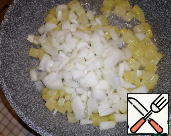 Add diced onion. Fry for 4-5 minutes.