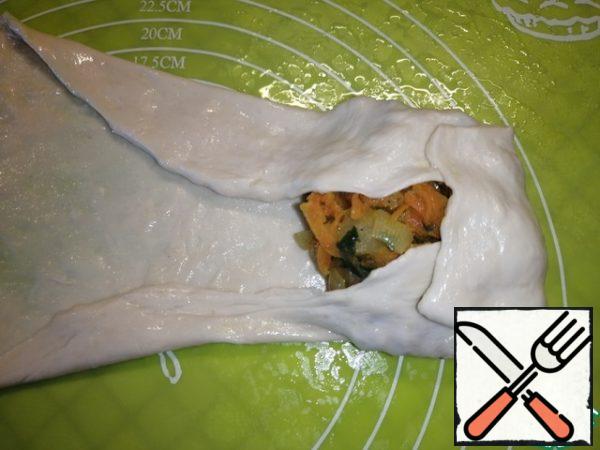 Wrap the ends and roll them into a roll.