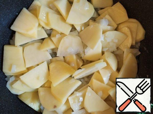 Add the potatoes and fry until tender (about 25 minutes). Season with salt and pepper.