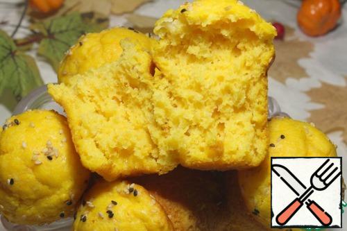 If the color of the pumpkin is not very bright, then add half a teaspoon of turmeric to the dough-the taste is imperceptible, and the color will give a very beautiful.