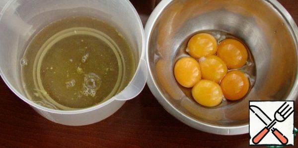 Divide the eggs into whites and yolks.