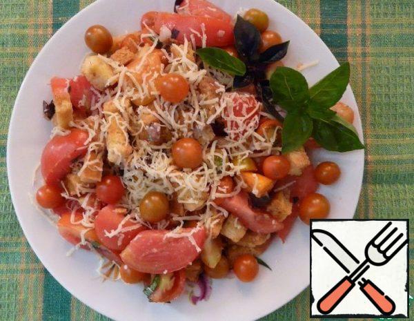 Salad with Crackers and Tomatoes Recipe