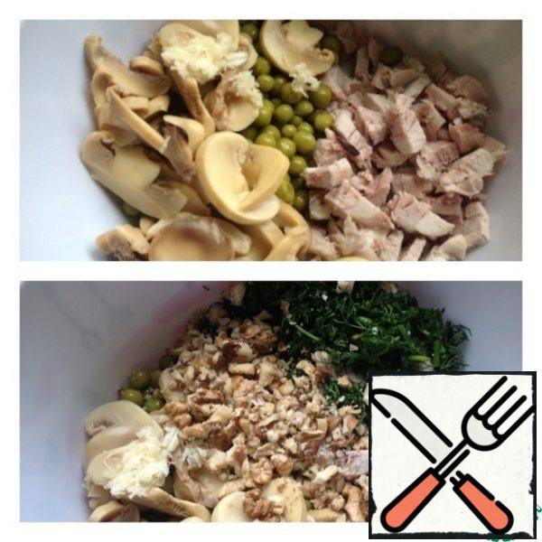 Add the sliced mushrooms and garlic passed through the press. Finely chop the dill and chop the nuts not very finely.