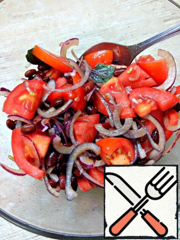 mix, add salt and pepper to taste. Drizzle with balsamic vinegar, add olive oil, and mix.