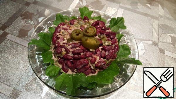 Spread The salad on the leaves. Bon Appetit!!!
