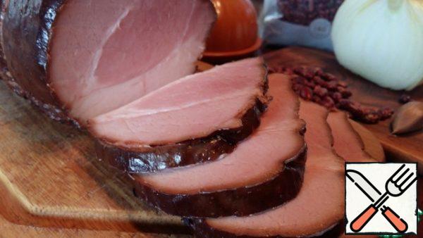 Onions and smoked meat cut and fry. chop a clove of garlic. lightly fry the walnuts and chop them into large pieces.