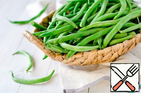 For the salad, we will need green string beans.